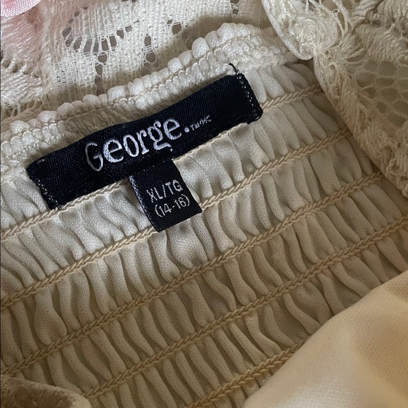 Elegant Cream Floral Lace Dress - Picture 10 of 10